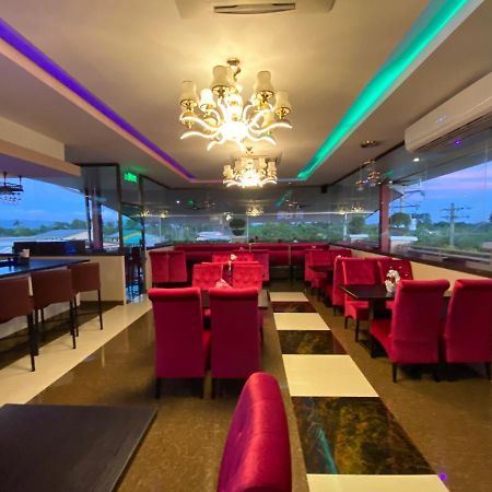 Piarco Grand Diamond Hotel Trinidad מראה חיצוני תמונה