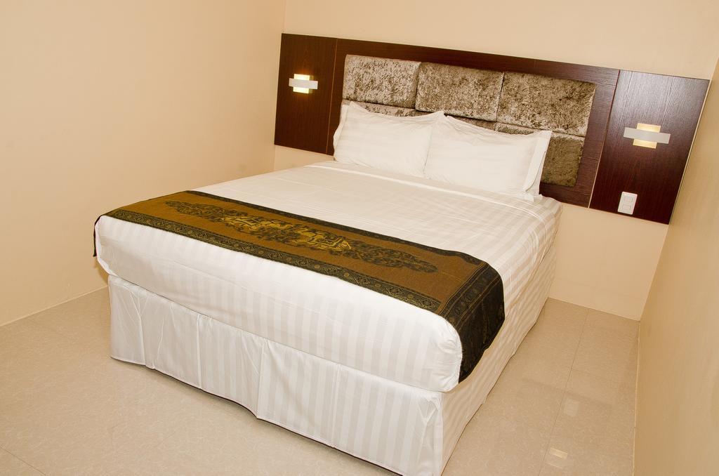 Piarco Grand Diamond Hotel Trinidad מראה חיצוני תמונה