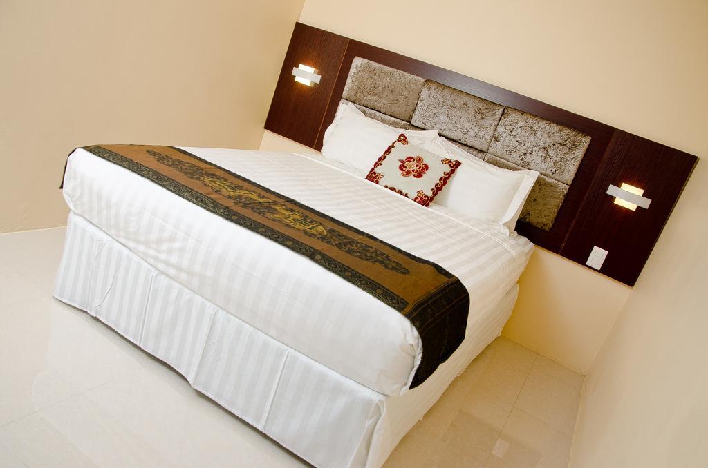 Piarco Grand Diamond Hotel Trinidad מראה חיצוני תמונה