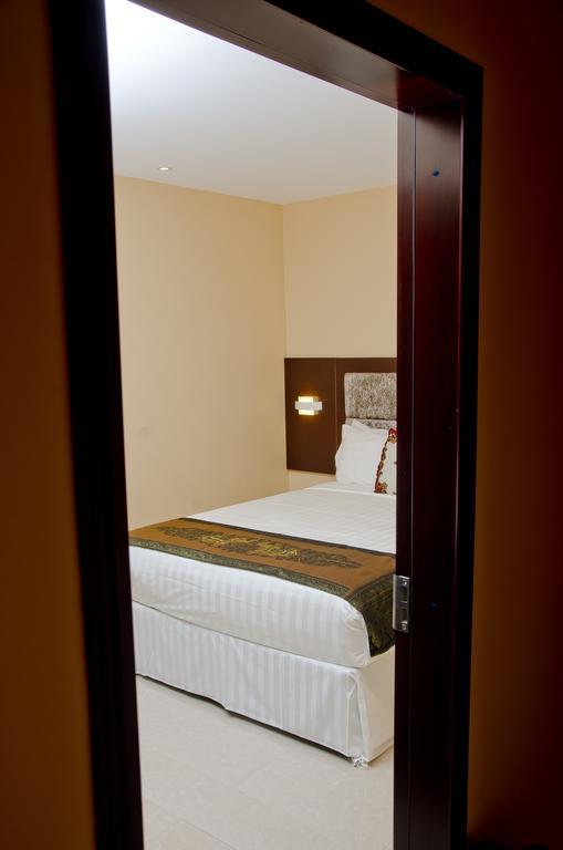 Piarco Grand Diamond Hotel Trinidad מראה חיצוני תמונה