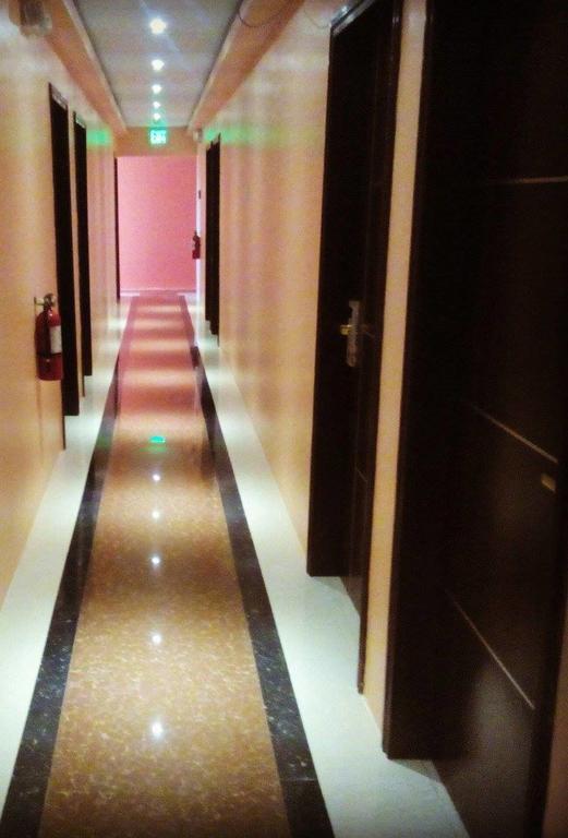 Piarco Grand Diamond Hotel Trinidad מראה חיצוני תמונה
